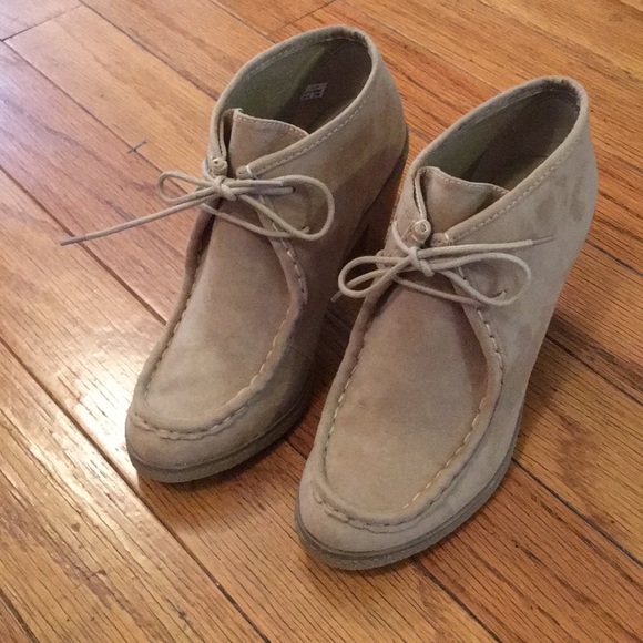 American Eagle Outfitters tan lace up booties - Picture 2 of 6